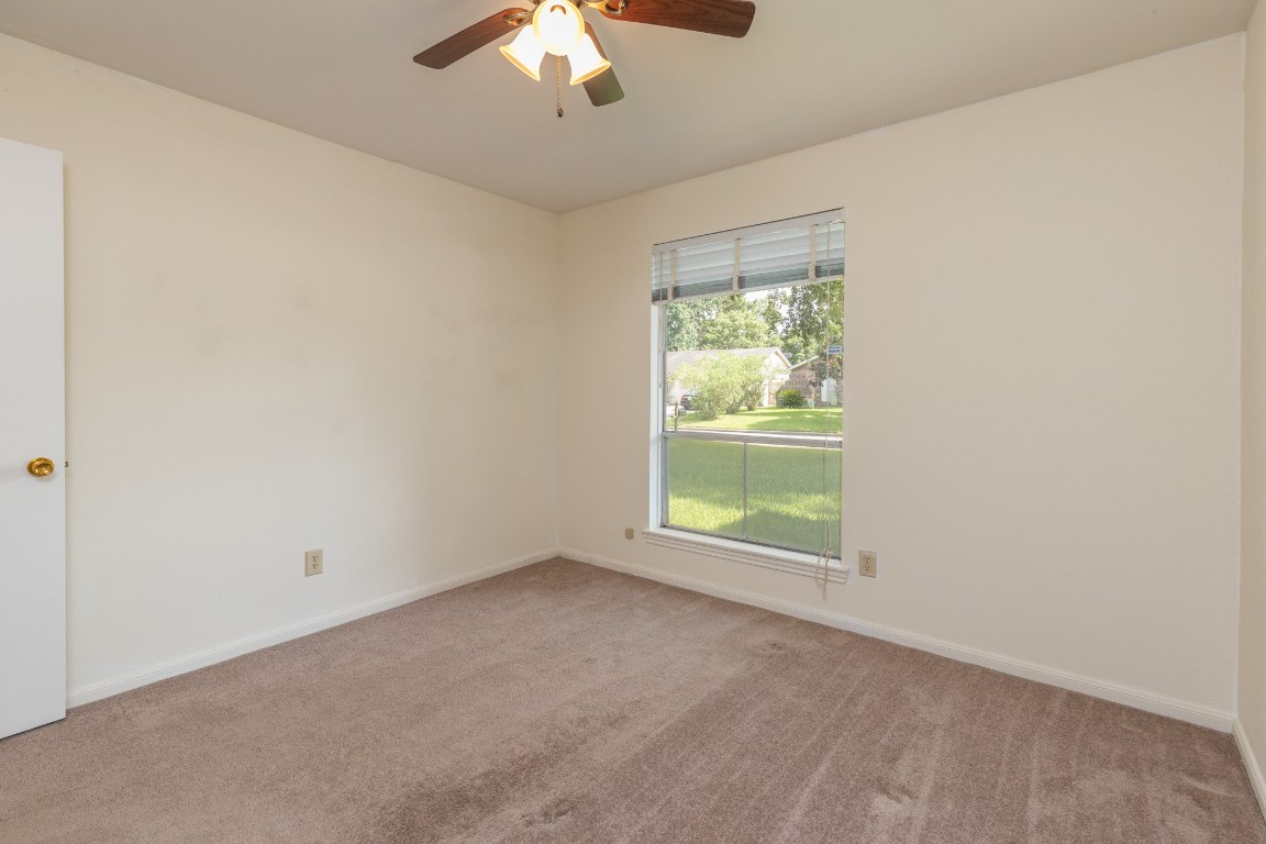 2623 Longleaf Pines Lane Houston, TX 77339 - Photo 29 of 32 an empty room with a window