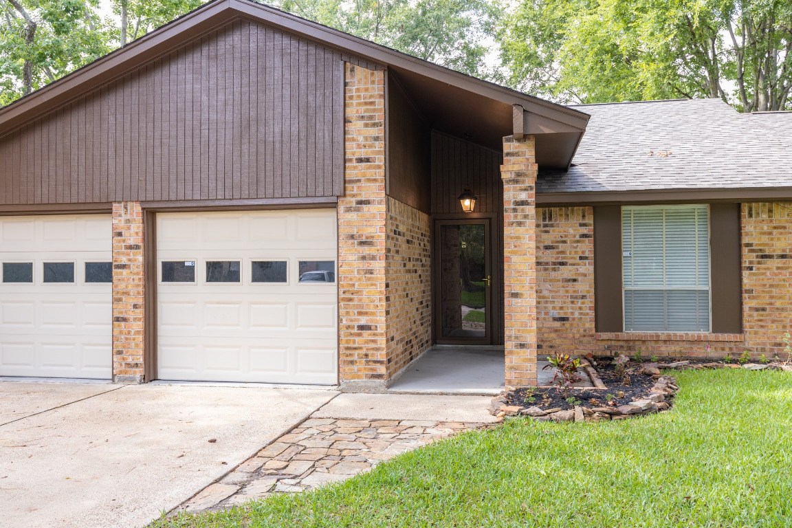 2623 Longleaf Pines Lane Houston, TX 77339 - Photo 3 of 32 a front view of a house with a garden and yard
