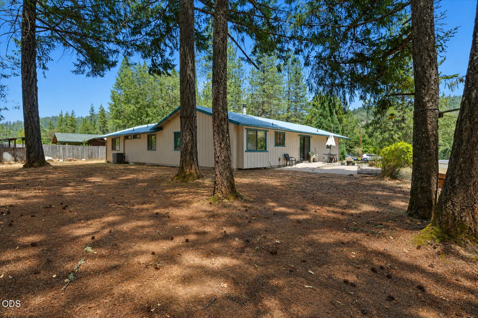 1934 Laurel Road Cave Junction, OR 97523 - Photo 14 of 16