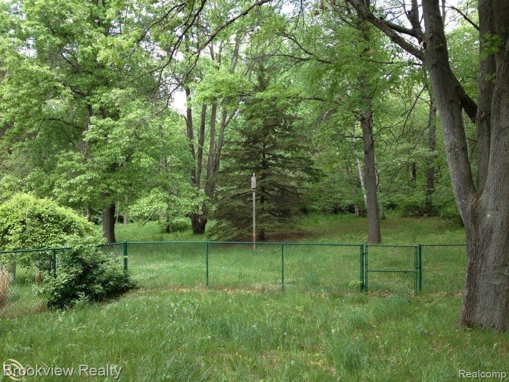 850 West Predmore Road Oakland, MI 48363 - Photo 9 of 18 7.jpeg