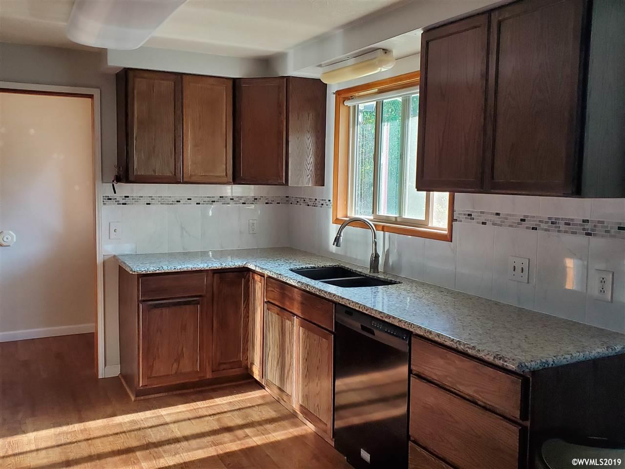 175 Southeast Fir Villa Road Dallas, OR 97338 - Photo 7 of 31 Gallery Image 7