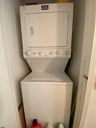 a close up view of a washer and dryer