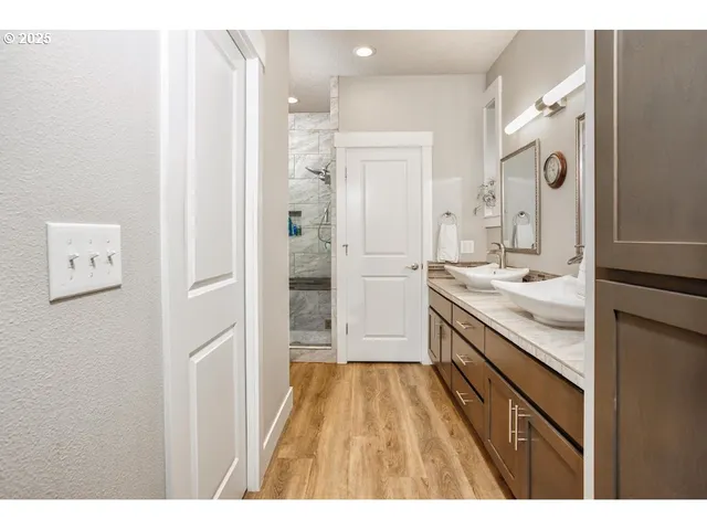 $935,000 | 4300 Old Pacific Highway South, Kelso, WA 98626