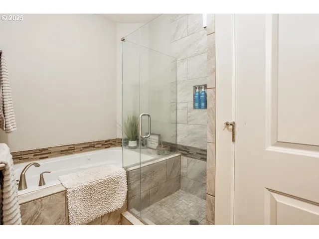 $935,000 | 4300 Old Pacific Highway South, Kelso, WA 98626