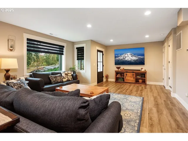 $935,000 | 4300 Old Pacific Highway South, Kelso, WA 98626