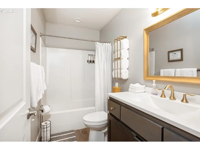 $935,000 | 4300 Old Pacific Highway South, Kelso, WA 98626