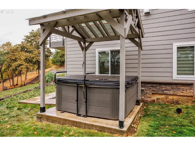 $935,000 | 4300 Old Pacific Highway South, Kelso, WA 98626