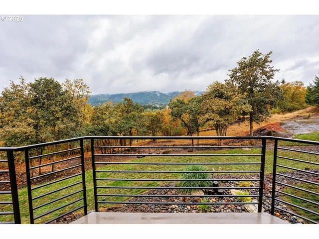 $935,000 | 4300 Old Pacific Highway South, Kelso, WA 98626