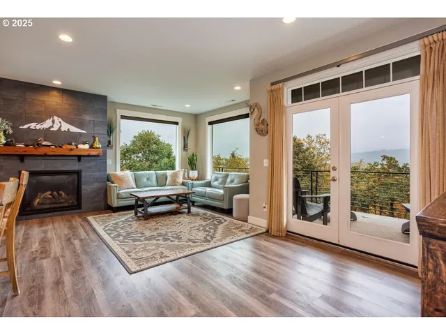 $935,000 | 4300 Old Pacific Highway South, Kelso, WA 98626