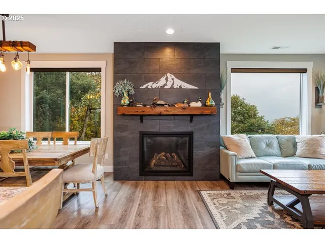 $935,000 | 4300 Old Pacific Highway South, Kelso, WA 98626