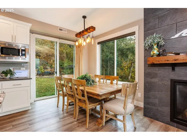 $935,000 | 4300 Old Pacific Highway South, Kelso, WA 98626