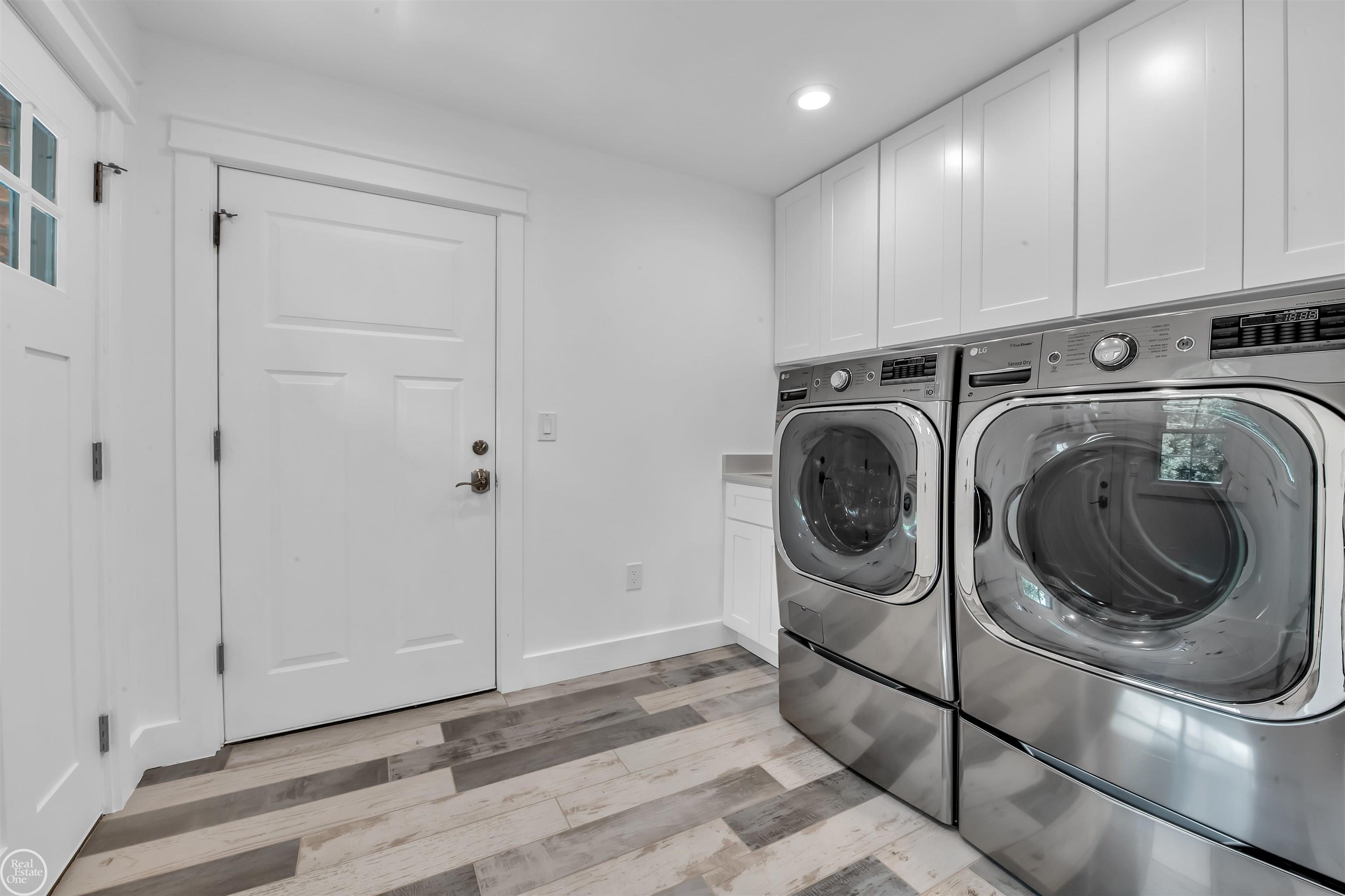 70505 Dequindre Road Leonard, MI 48367 - Photo 31 of 63 1st FLOOR LAUNDRY