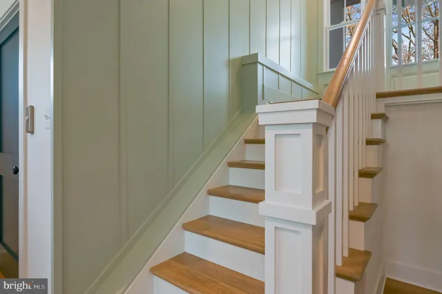 $2,375,000 | 45 East Lake Drive, Annapolis, MD 21403