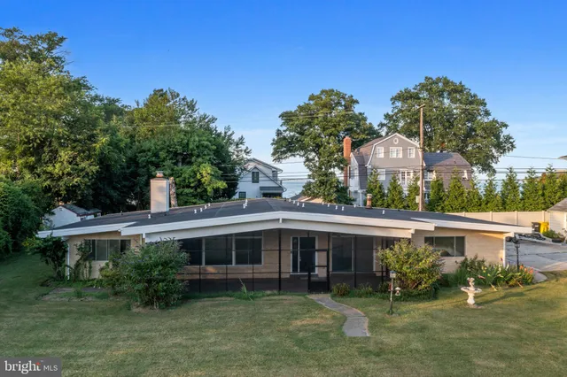 $2,375,000 | 45 East Lake Drive, Annapolis, MD 21403