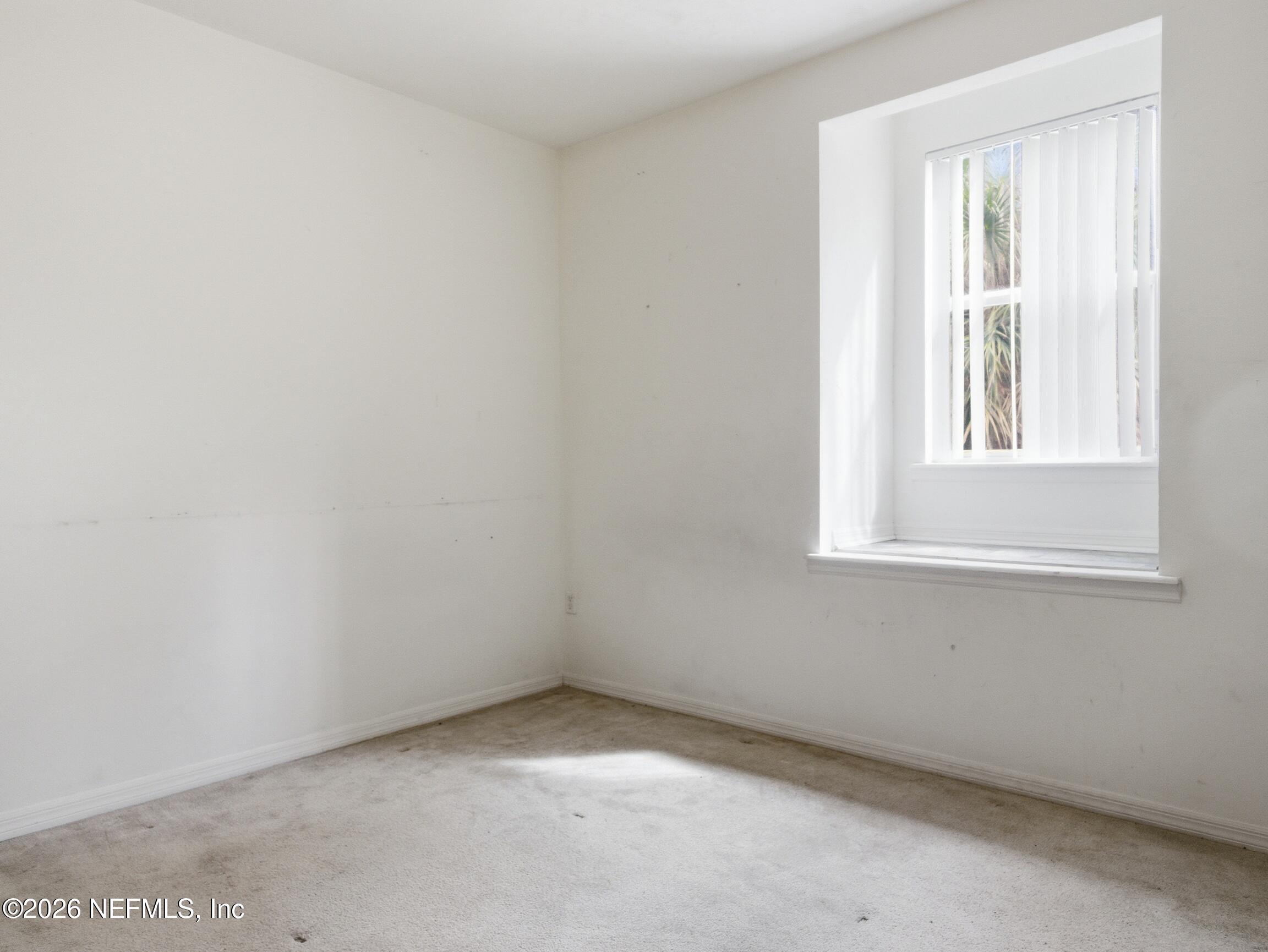 4700 Southwest Archer Road, Unit D27 Gainesville, FL 32608 - Photo 23 of 34 an empty room with a window