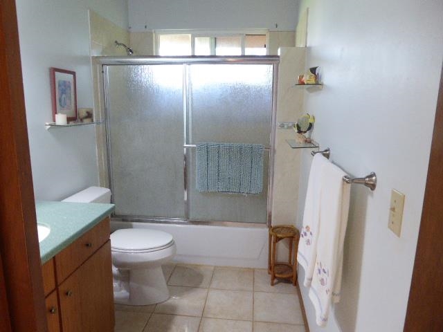 91 Noho Lio Road Maunaloa, HI 96770 - Photo 20 of 27 a bathroom with a shower and a toilet