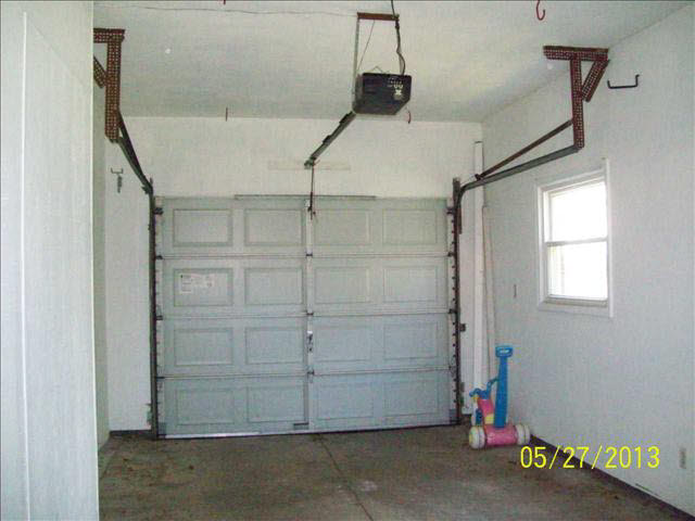 936 South Raisinville Road Monroe, MI 48161 - Photo 9 of 10 20361048-8.JPG
