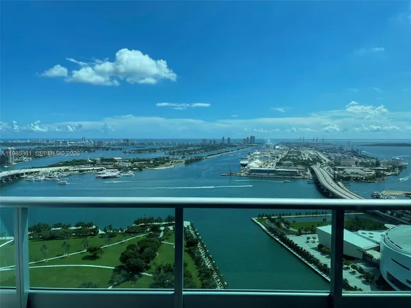 $4,200 | 900 Biscayne Boulevard, Unit 4304, Miami, FL 33132