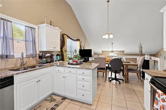 $349,900 | 810 North Cloverdale Court, Independence, MO 64056