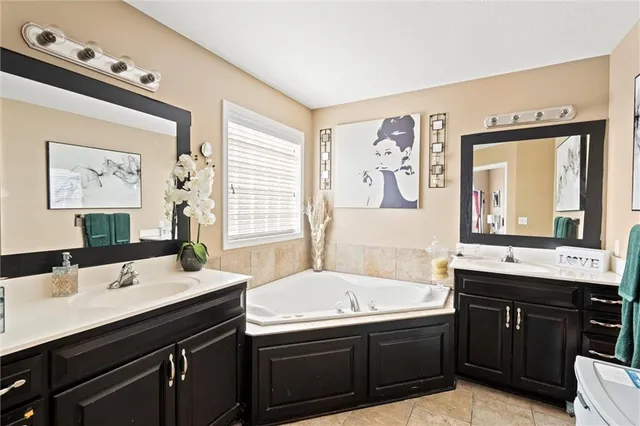 $349,900 | 810 North Cloverdale Court, Independence, MO 64056