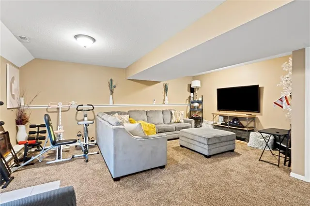 $349,900 | 810 North Cloverdale Court, Independence, MO 64056