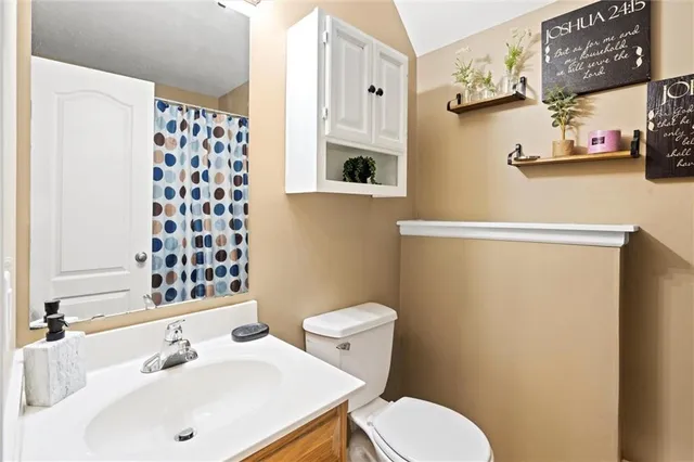 $349,900 | 810 North Cloverdale Court, Independence, MO 64056