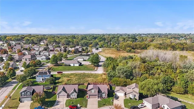 $349,900 | 810 North Cloverdale Court, Independence, MO 64056