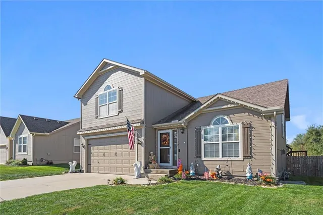$349,900 | 810 North Cloverdale Court, Independence, MO 64056