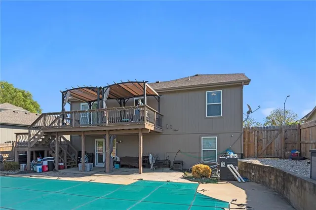 $349,900 | 810 North Cloverdale Court, Independence, MO 64056