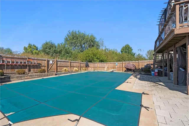 $349,900 | 810 North Cloverdale Court, Independence, MO 64056