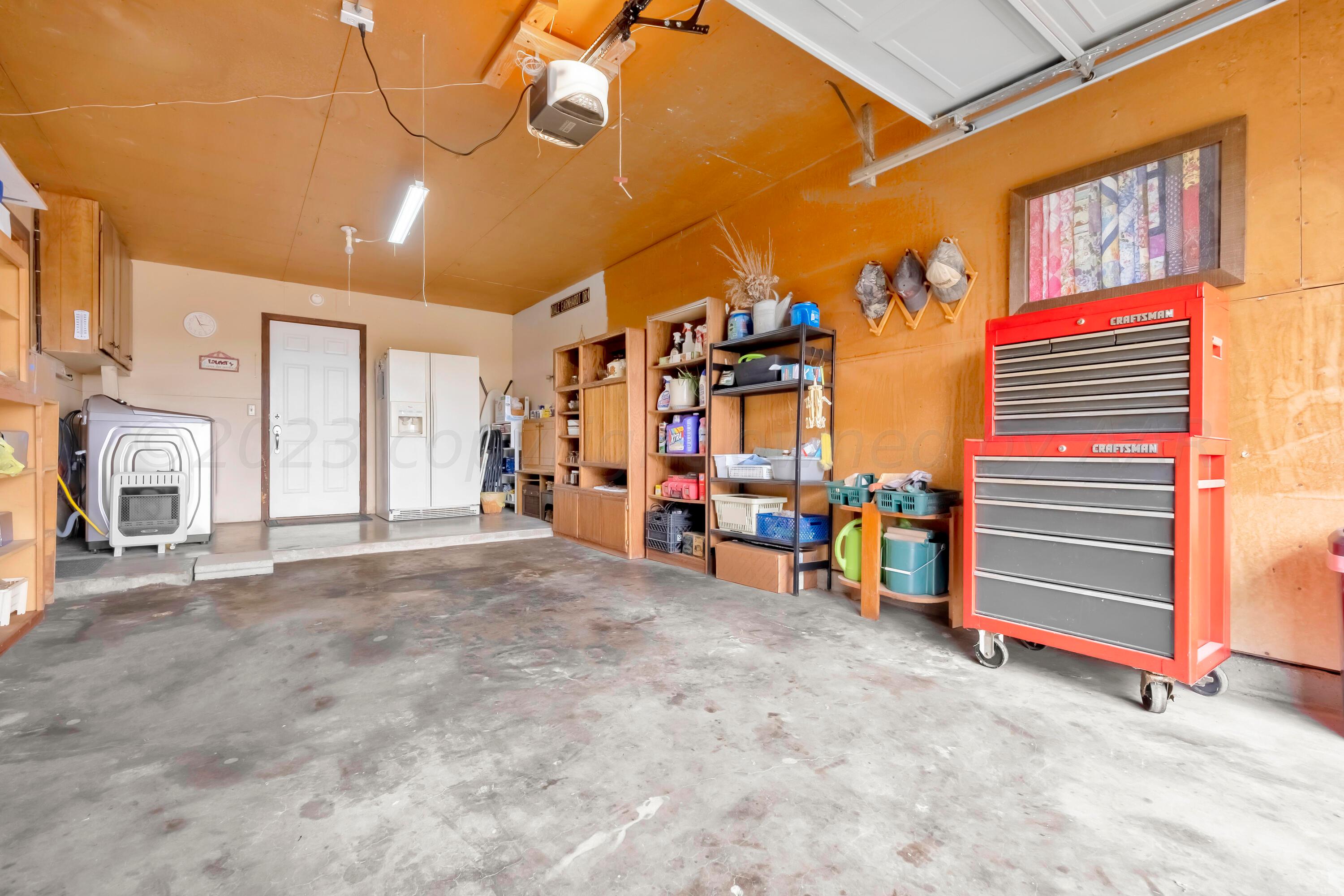 200 West Santa Fe Street Allison, TX 79003 - Photo 23 of 32 a view of a livingroom with a tv