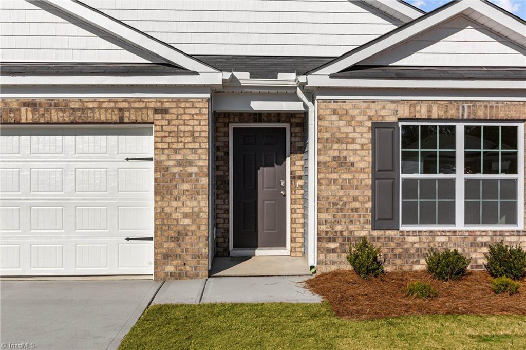 *Photos are of model home and are for representational purposes only.