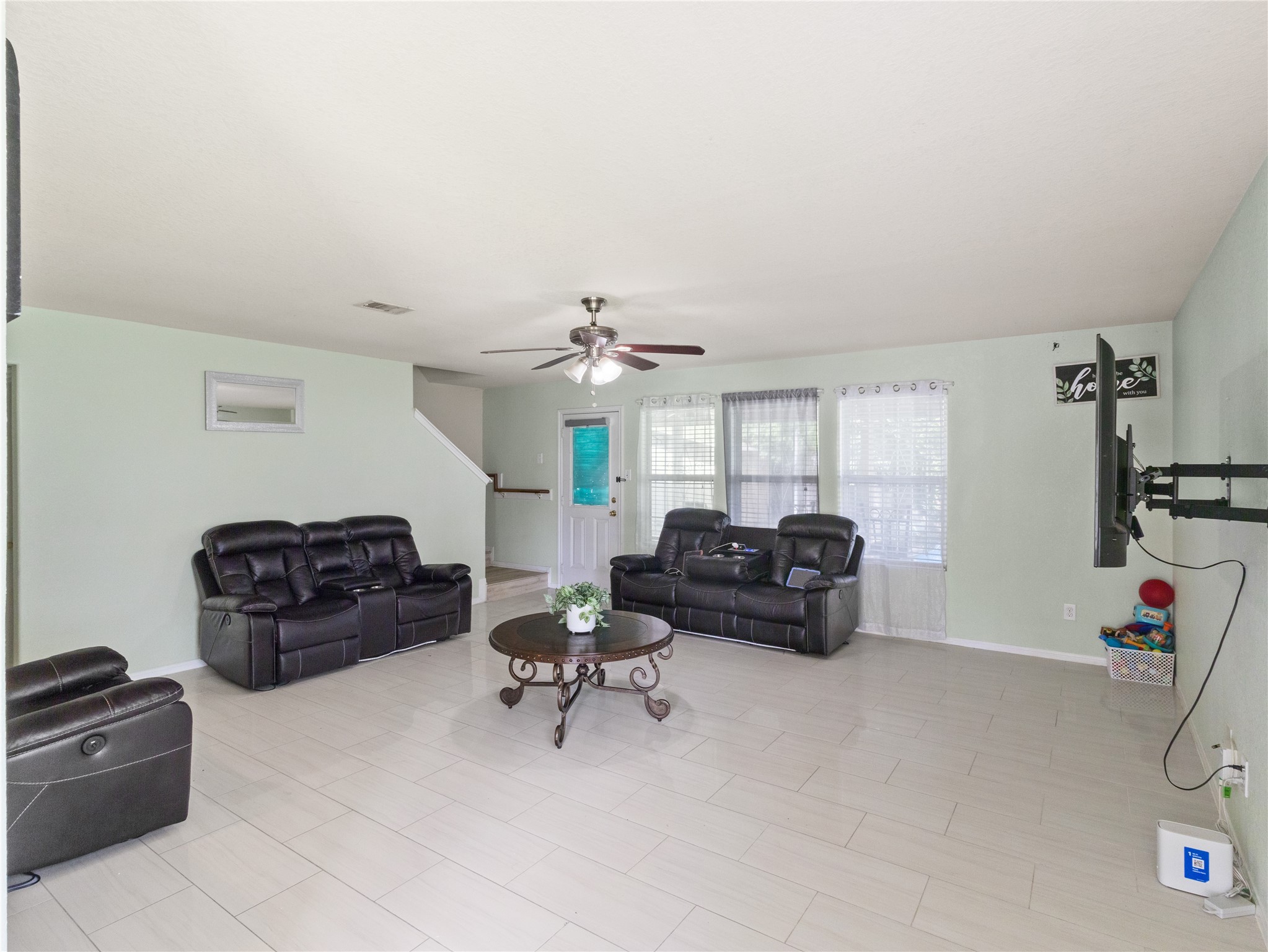 10515 Ince Lane Houston, TX 77040 - Photo 5 of 30 Living room