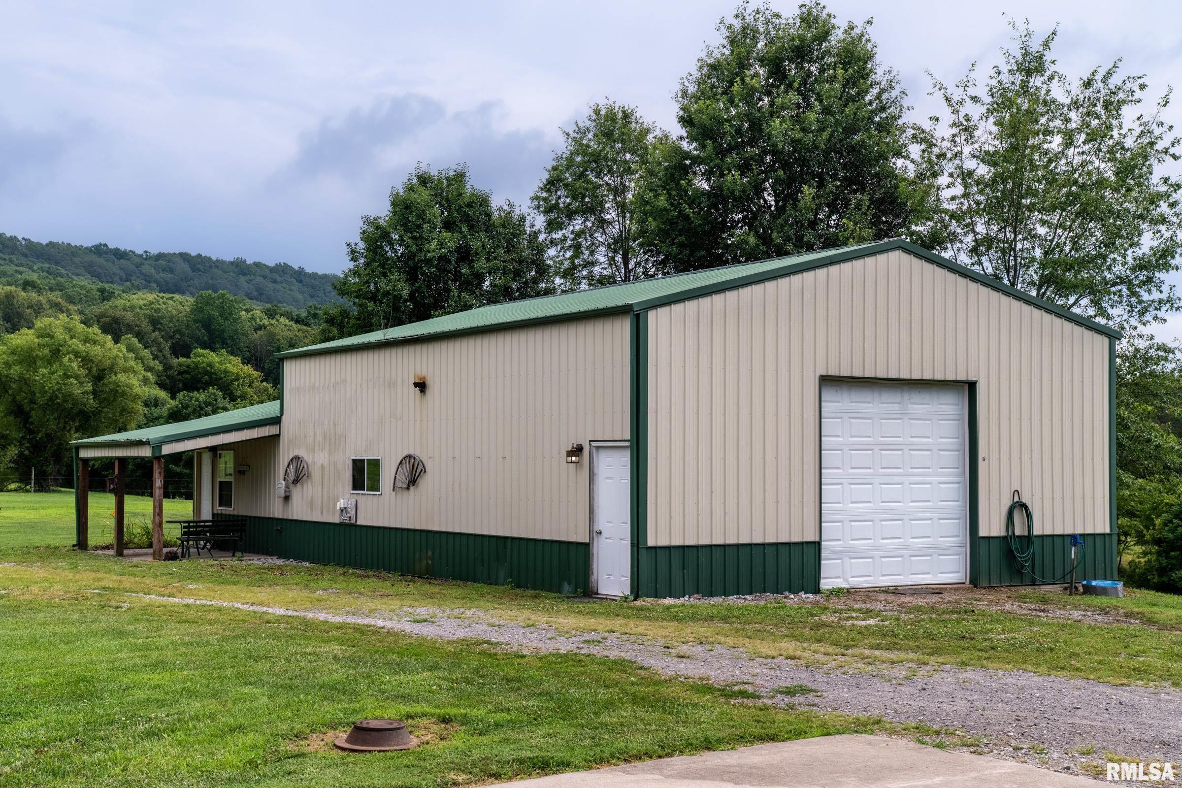 10891 Lick Creek Road Buncombe, IL 62912 - Photo 5 of 31
