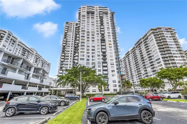 $2,850 | 2750 Northeast 183rd Street, Unit 2202, Aventura, FL 33160
