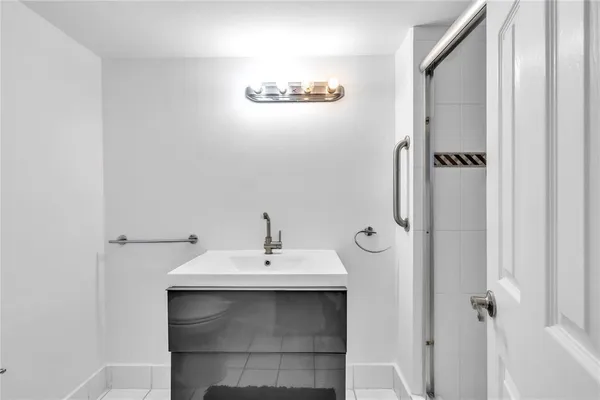 $2,850 | 2750 Northeast 183rd Street, Unit 2202, Aventura, FL 33160