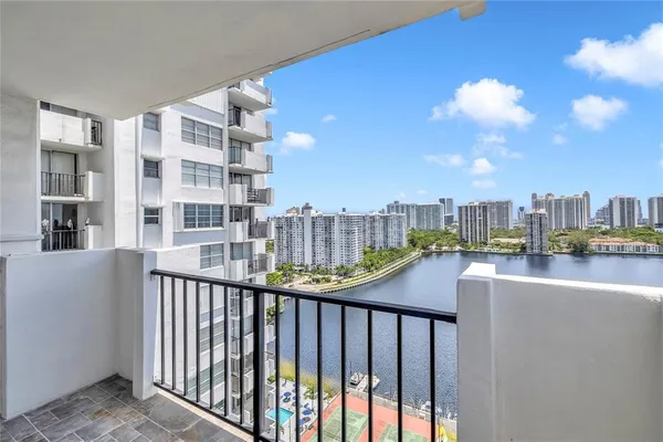 $2,850 | 2750 Northeast 183rd Street, Unit 2202, Aventura, FL 33160