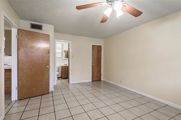$800 | 120 McAdams Lane, Unit E, Huntsville, TX 77320