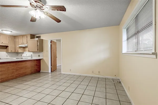 $800 | 120 McAdams Lane, Unit E, Huntsville, TX 77320