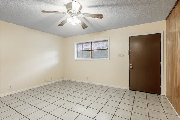 $800 | 120 McAdams Lane, Unit E, Huntsville, TX 77320