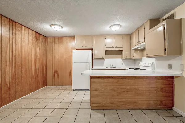 $800 | 120 McAdams Lane, Unit E, Huntsville, TX 77320