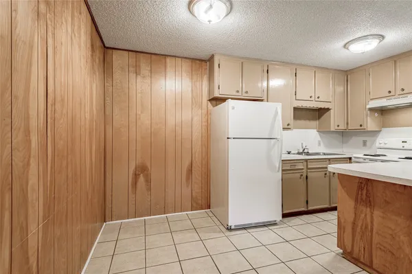 $800 | 120 McAdams Lane, Unit E, Huntsville, TX 77320