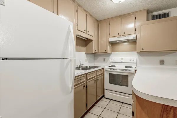 $800 | 120 McAdams Lane, Unit E, Huntsville, TX 77320