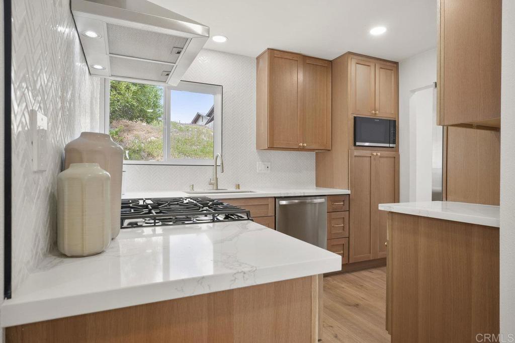 1744 Round Tree Drive Oceanside, CA 92056 - Photo 8 of 16