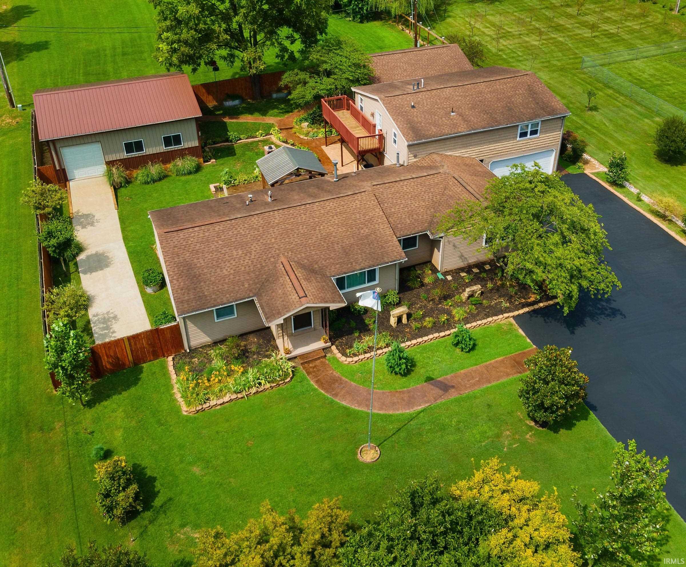 8644 South Vann Road Newburgh, IN 47630 - Photo 2 of 36