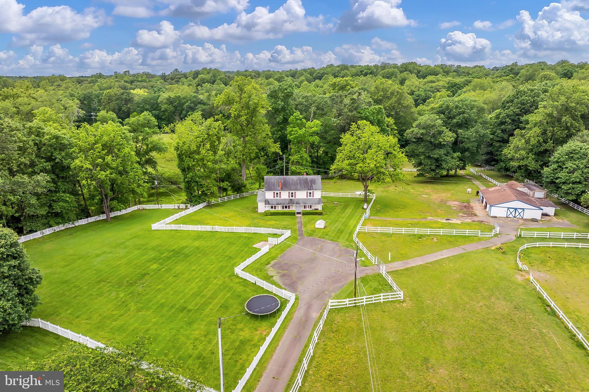 13310 Compton Road Clifton, VA 20124 - Photo 76 of 117 a view of a indoor basketball court