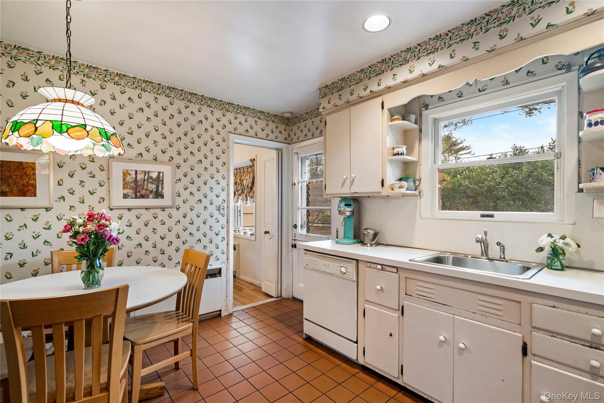 32 Arbor Road East Hills, NY 11577 - Photo 11 of 27