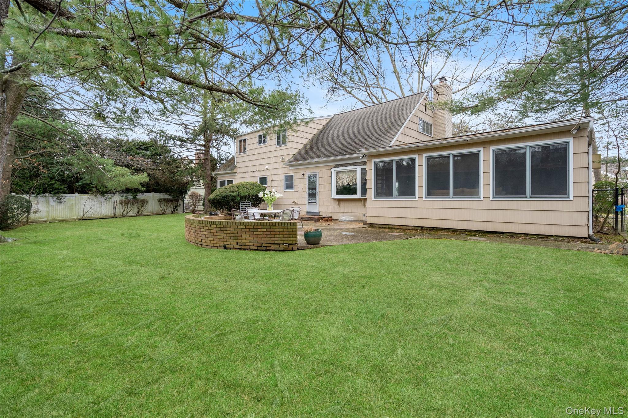 32 Arbor Road East Hills, NY 11577 - Photo 18 of 27