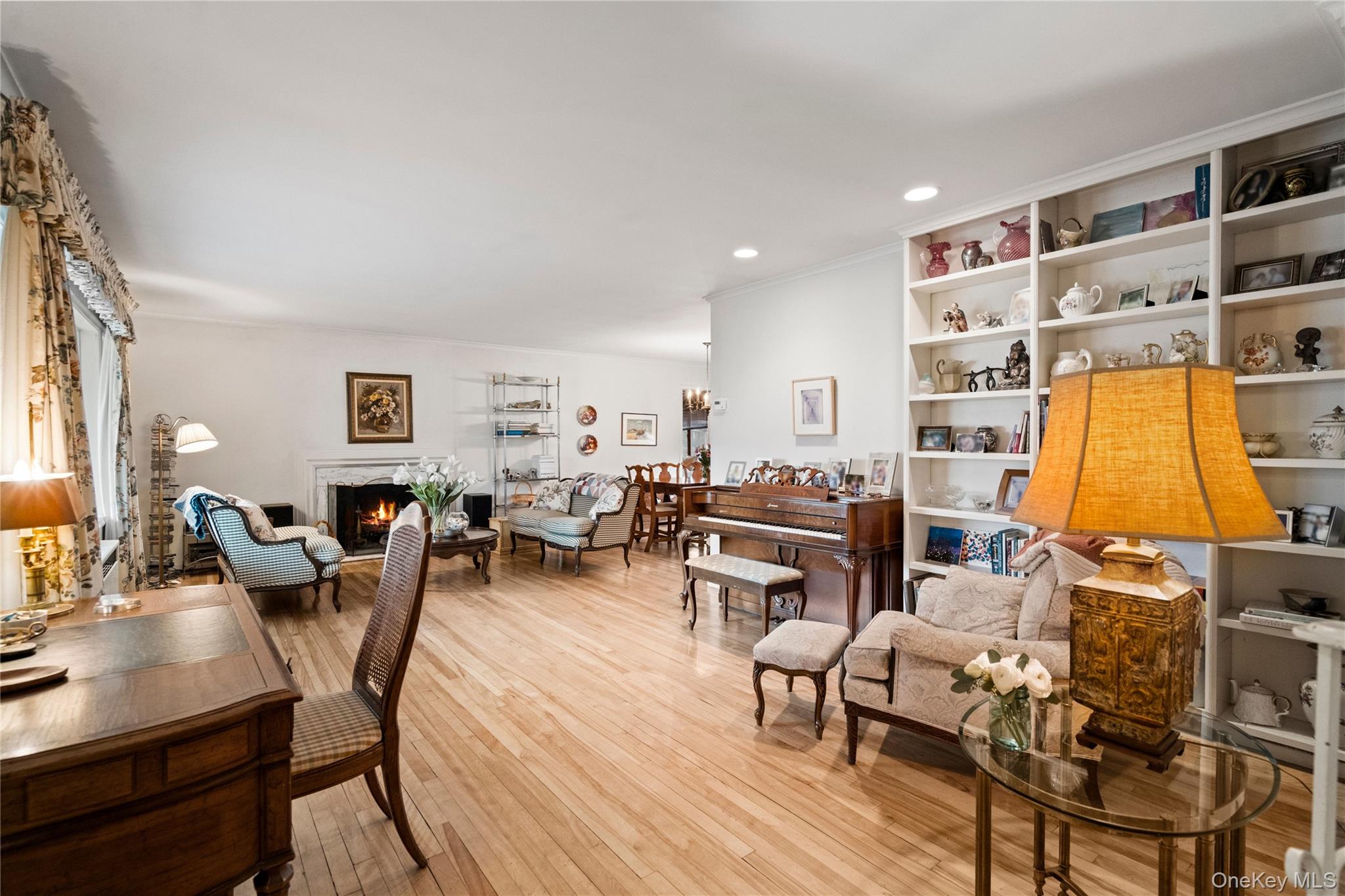 32 Arbor Road East Hills, NY 11577 - Photo 3 of 27