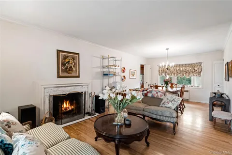 $1,299,000 | 32 Arbor Road, East Hills, NY 11577